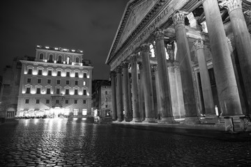 Obraz premium picture of the Pantheon of Rome taken at night, Italy