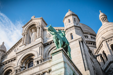 Fototapeta premium architectural detail of the Basilica of the Sacred Heart of Paris