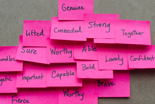 Post-it notes with positive adjectives