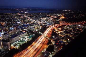 Fototapeta na wymiar busy city traffic at night