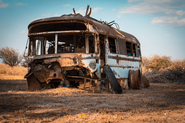 Antiguo bus oxidado