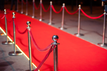 Long red carpet between rope barriers on entrance.