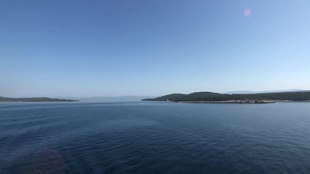 Passing by the island &asymp;&dagger;olta and Bra&fnof;&ccedil; in Croatia