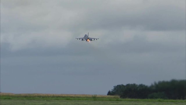 F-16AM fighter jet taking off 1