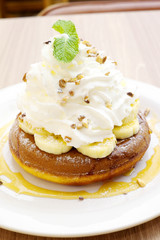 Pancake with caramel sauce And bananas, whipped cream