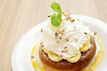 Pancake with caramel sauce And bananas, whipped cream
