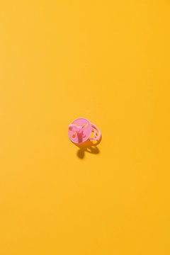 Pacifier/nipple toy for todlers.
