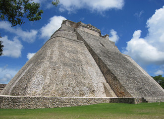 ウシュマル遺跡のピラミッド
