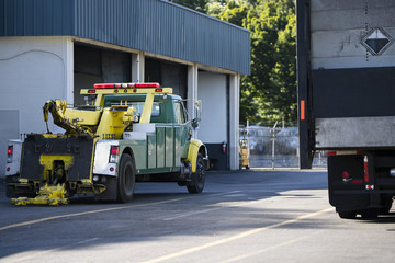 Towing truck for towing broken big rigs semi truck