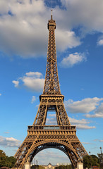 Fototapeta na wymiar Perfect Eiffel Tower without people and no cars