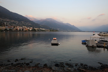 Fototapeta premium tramonto lungolago Locarno
