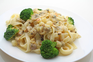 あさりとブロッコリーのクリームパスタ