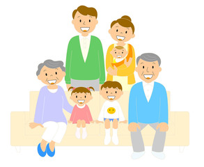 三世代家族　ソファー　笑顔