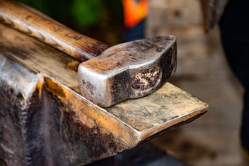 Amboss und Hammer - altes Schmiedewerkzeug