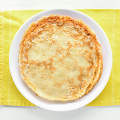 Thin pancakes, sweet crepes.