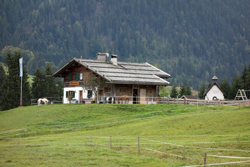 Fototapeta premium eberlehof in riezlern, kleinwalsertal