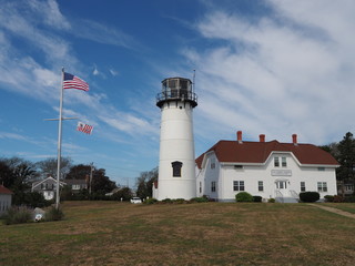 Chatham Lighthouse mit amerikanischer Fahne, Massachusetts