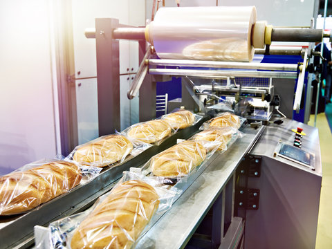 Packing machine for loaves bread