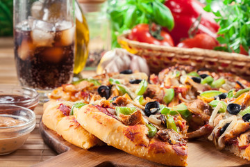 Spicy pizza with chicken gyros