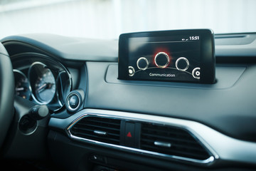 Smart multimedia touchscreen system for automobile.