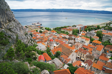 Obraz premium Beautiful summer view on the old town Omis in Croatia.