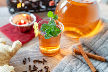 Entspannungstee mit Zimt und Minze