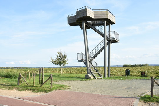 uitkijktoren op de heuvels van Zuid-Limburg