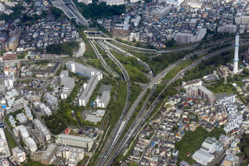 横浜の狩場インターチェンジ付近を空撮