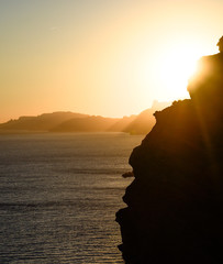 Raies de lumière sur les falaises, la ciotat, sud de france