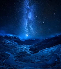 Tuinposter Kronkelende bergweg over een canyon met vallende sterren © shaiith