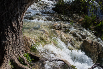 Cascada durante el día