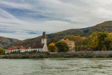 Fototapeta na wymiar Old church in the Wachau Valley, Austria