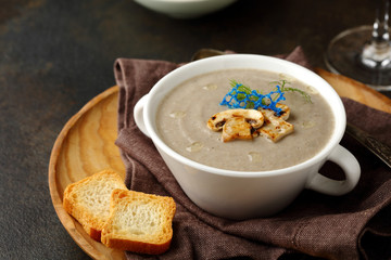 Mushrooms soup and croutons