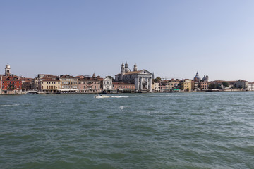 Fototapeta na wymiar Набережная Венеции с церковью Джезуати