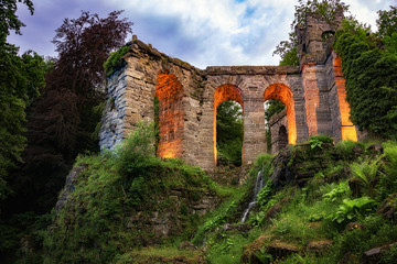 Beleuchtete Wasserspiele