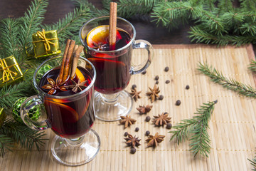 Obraz na płótnie Canvas Mulled wine with spices-winter hot drinks. Star anise, cinnamon.