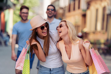 Friends in shopping