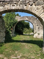 Fototapeta na wymiar Arche en pierre 