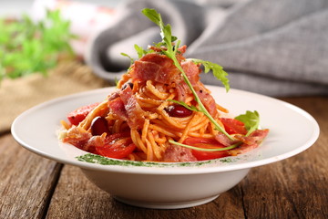 Tomato bacon pasta