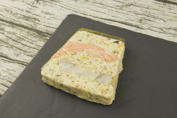 Terrine de la mer sur une ardoise