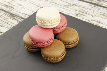 Macarons sur une ardoise