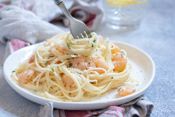 spaghetti with shrimps and creamy sauce