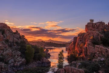 Fototapeten Sonnenuntergangsreflexion am Watson Lake Prescott Arizona © equigini