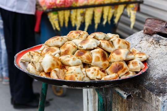 Samsa (mit Lamm gef&uuml;llte Teigtaschen) - fotografiert in Kashgar (Xinjiang, China)
