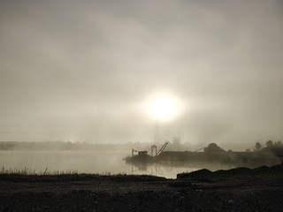 Sonnenaufgang &uuml;ber Kieswerk