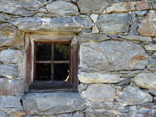 Fenster in Steinhaus - windwow in stone cottage