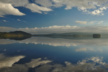 a lake like a mirror
