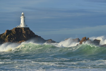 Phare de La Corbiere, Jersey, Royaume-Uni La tempête Callum frappe un point de repère côtier.