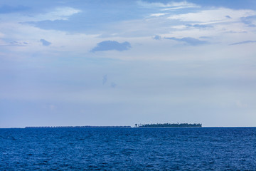 Fototapeta premium 夕焼け, 海, 太陽, 空, 水, 日の出, 浜, 帆船, 地平線, 自然, オレンジ, 雲, 風景, 今夜, 夜明け, 旅行, ボート, 光, クルーズ, モルジブ, モルディブ, リラックス, カップル, 家族, ツアー, 海外, 地中海, インド洋, ハワイ, 沖縄, 海南島, リゾート, 水上, ヴィラ, 高級, ホテル, 民泊, 旅館, 老舗, 料理, 和食, 洋食, フランス, イタリ