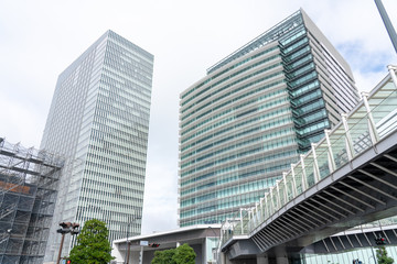 新高島駅周辺の都市風景